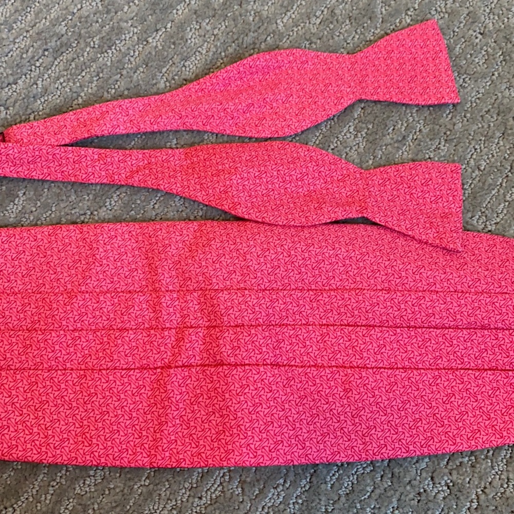 Vineyard Vines anchor cummerbund and bow tie set, raspberry
